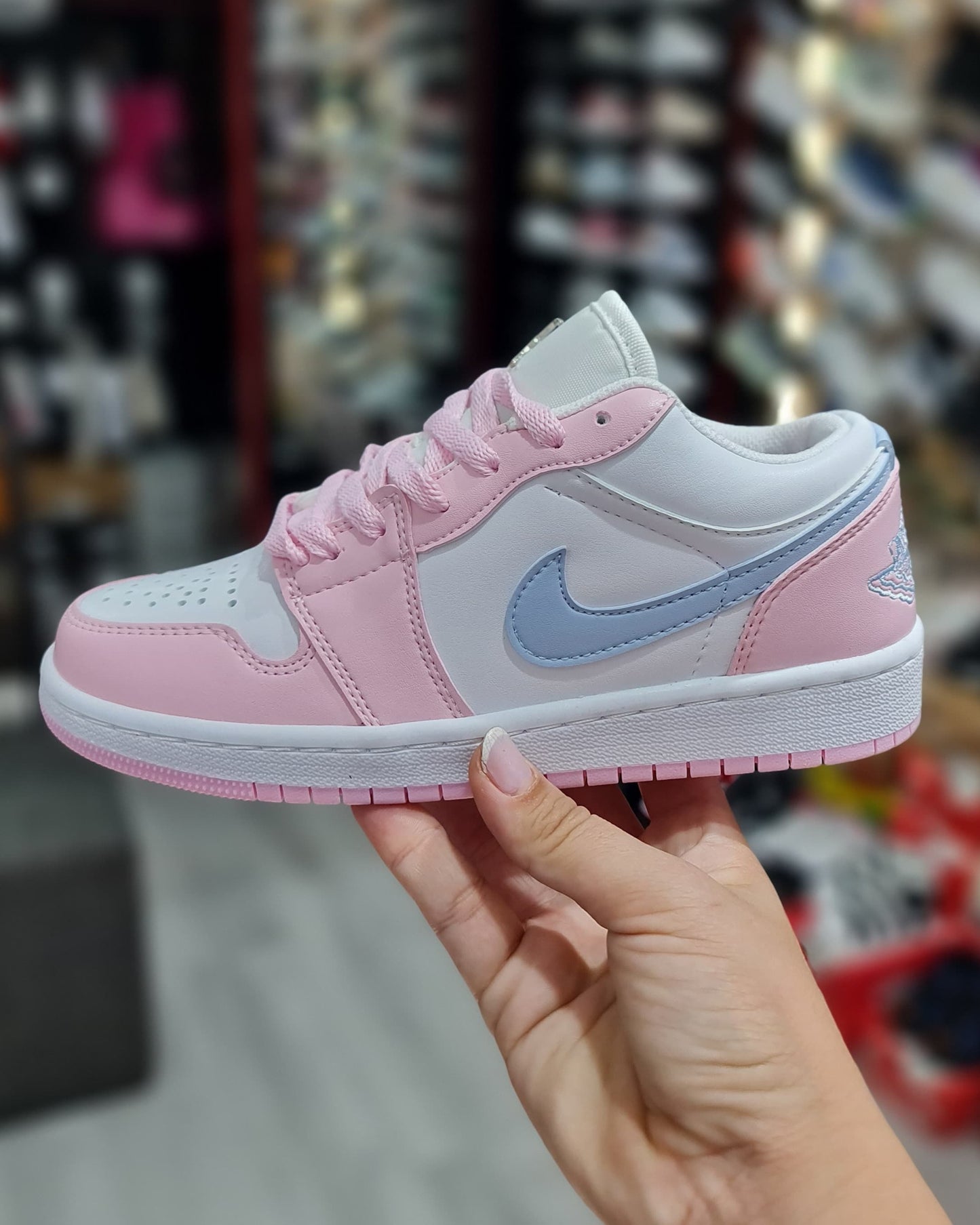 NIKE AIR JORDAN 1 LOW