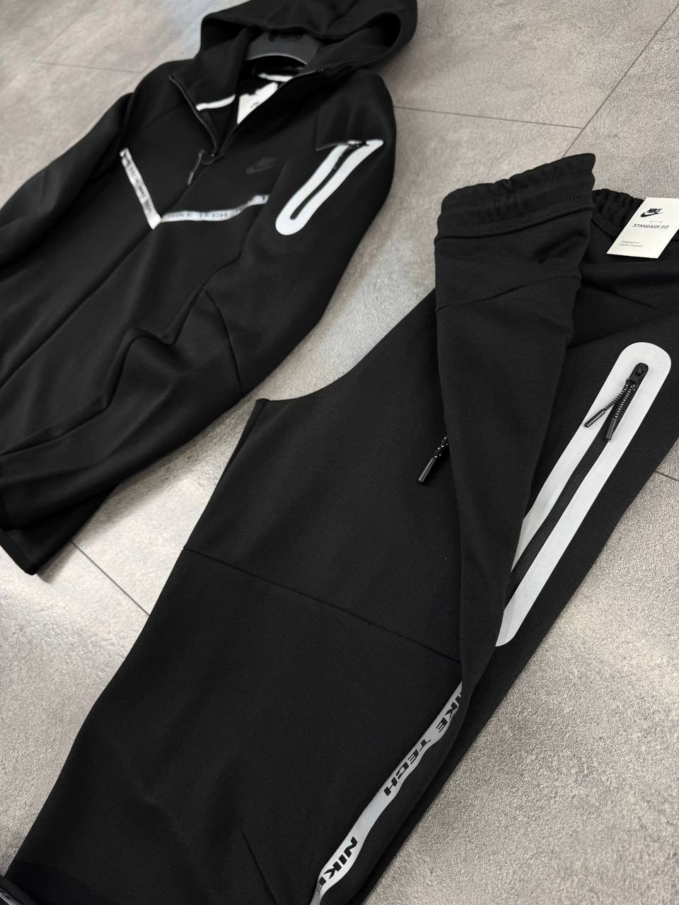 NIKE TECH REFLECTIVE