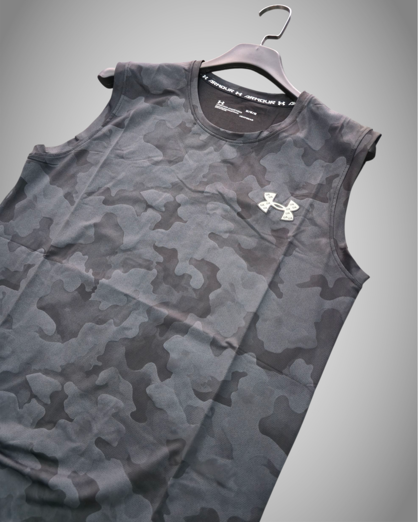 UNDER ARMOUR CAMOUFLAGE SLEEVELESS TOP