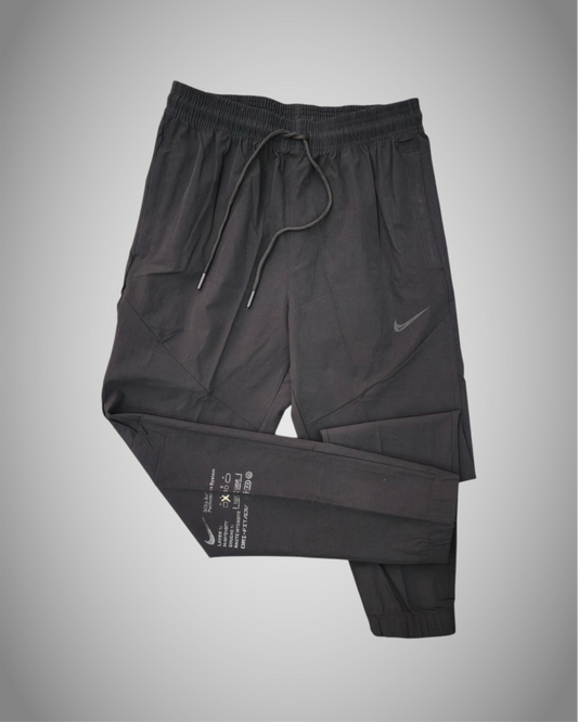 NIKE PARACHUTE PANTS