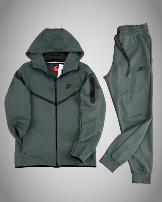 NIKE TECH FLEECE SET